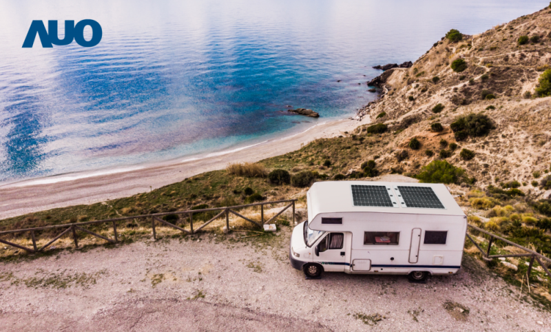 「可撓輕量化太陽光電板SunCurva」使用輕量特殊耐候型複合板取代傳統太陽能板的玻璃前板，不僅降低70%重量，每米平方僅3Kg；具有抗衝擊性能及通過電磁相容性測試，可應用於交通運輸工具，如露營車、遊艇等